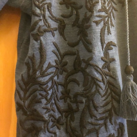 LUCKY BRAND LIGHT LONG SLEEVE TOP - Picture 2 of 5